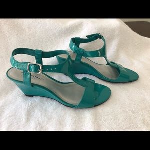Women’s wedge sandal